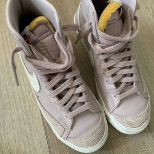 Nike Mid ‘77 Blazers high top